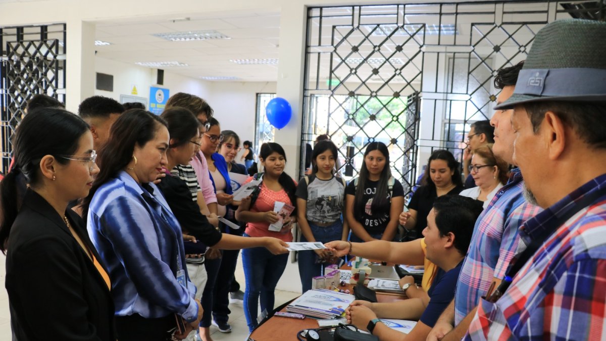 Los estudiantes de la carrera de Medicina reciben información sobre las actividades que se desarrollarán en este nuevo ciclo académico.