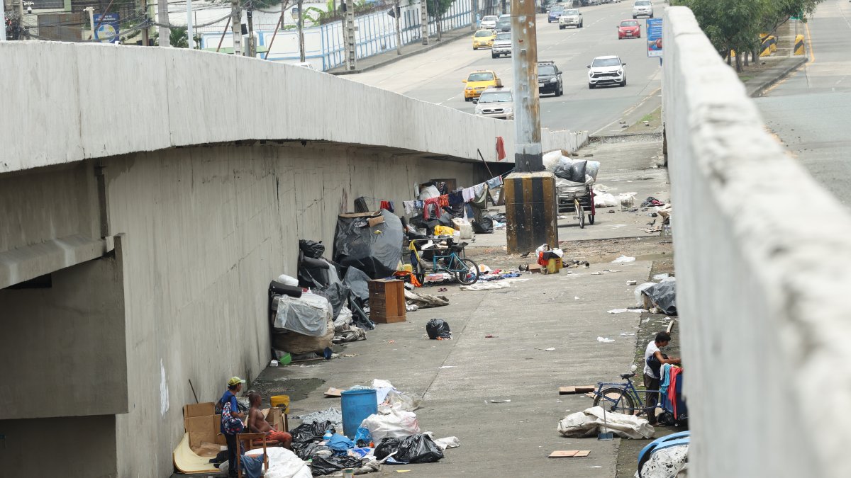 En el punto se queman desechos, cables y se abren fundas de basura.