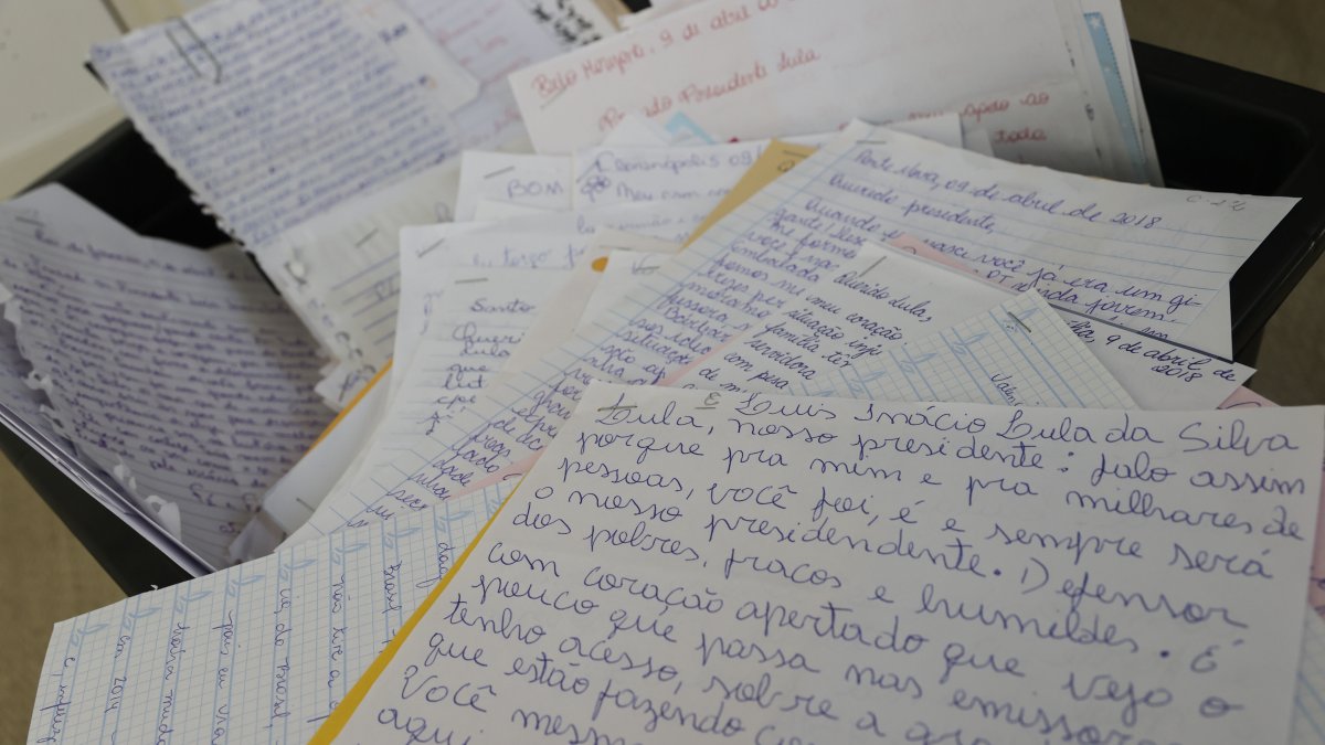 Histórico. Una de las miles de cartas que el actual presidente de Brasil, Luiz Inácio Lula da Silva, recibió en la cárcel, entre 2018 y 2019.