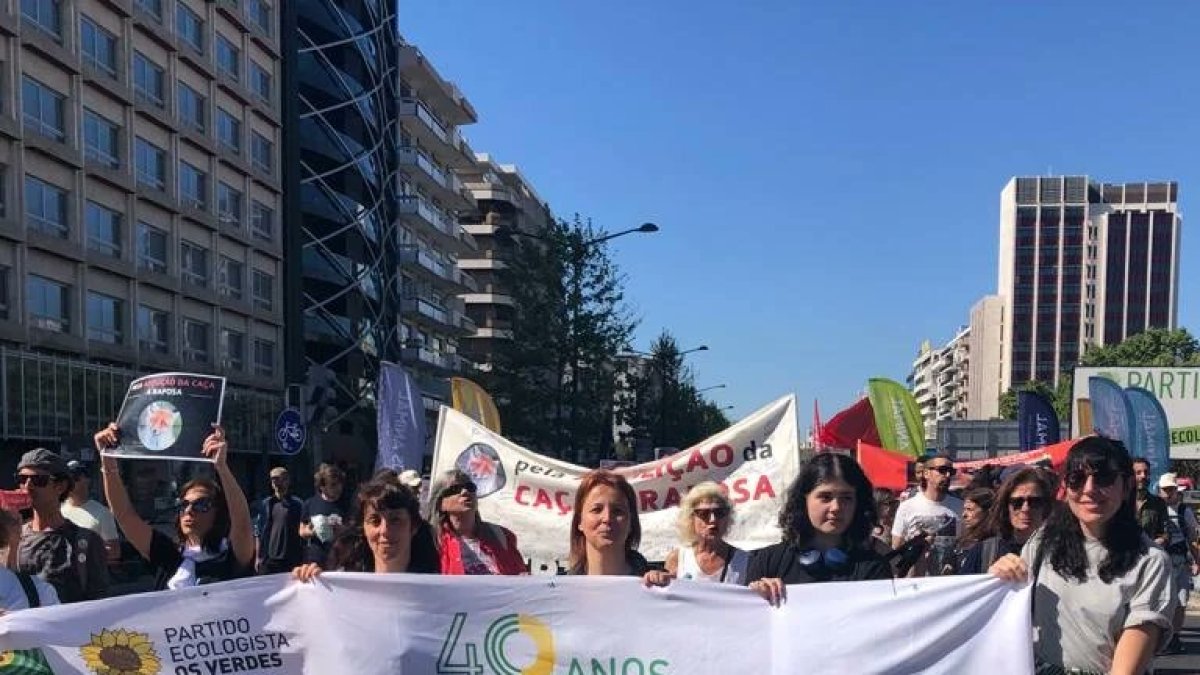 Esta marcha, que se realiza todos los años desde hace dos décadas, ha partido desde la plaza de toros de Campo Pequeno y ha finalizado frente al Parlamento luso.
