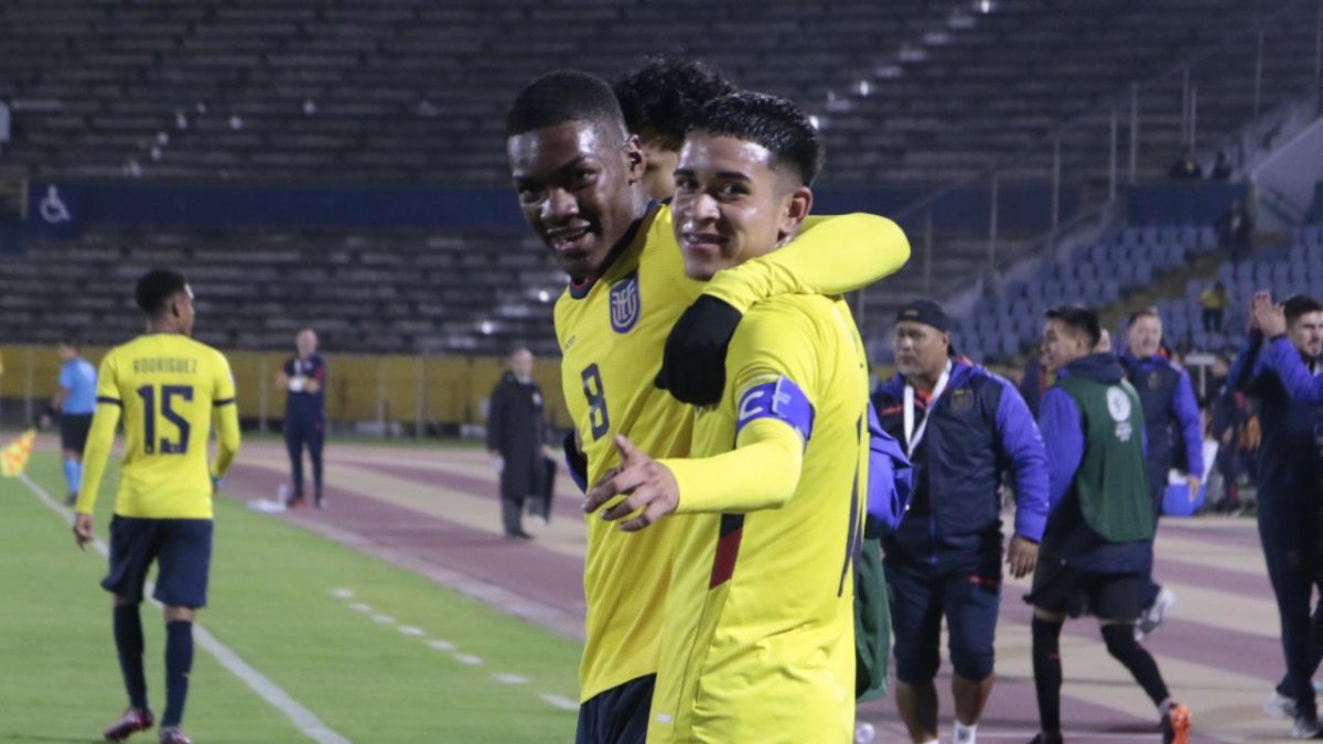 Kendry Páez (d) fue una de las figuras que tuvo Ecuador, en el triunfo ante Chile, en la segunda fecha del hexagonal del Sudamericano sub-17 de Chile.
