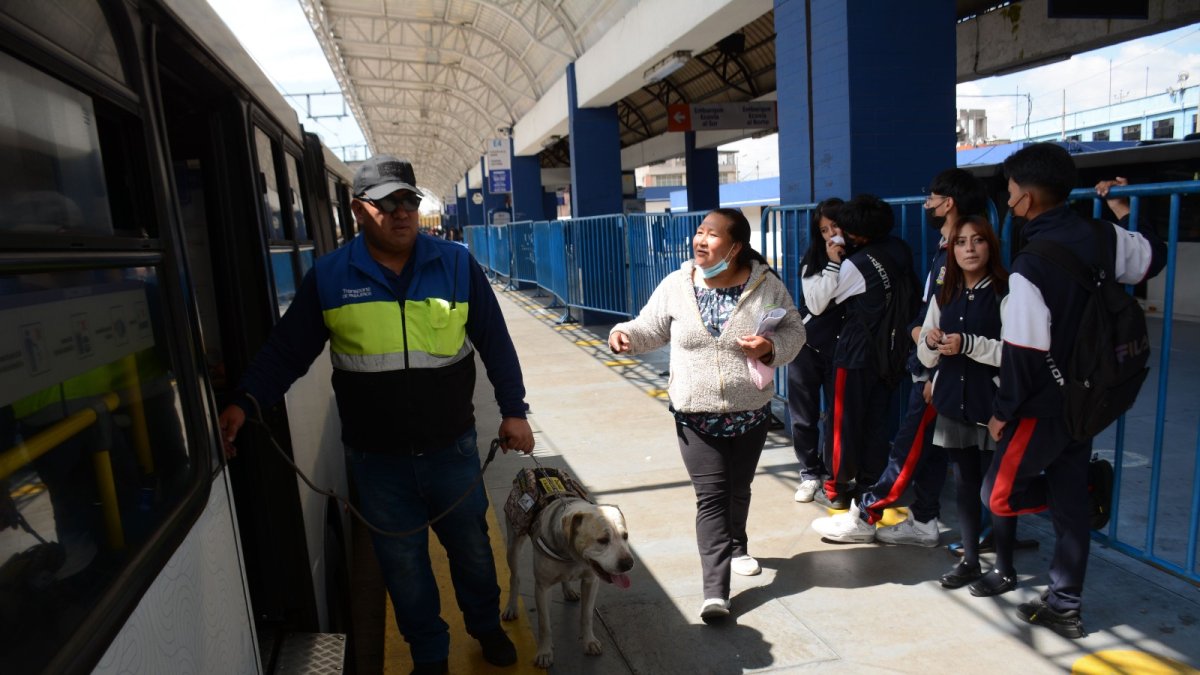 En la estación central El Recreo, en la zona de abordar la ecovía se suscitó el problema.