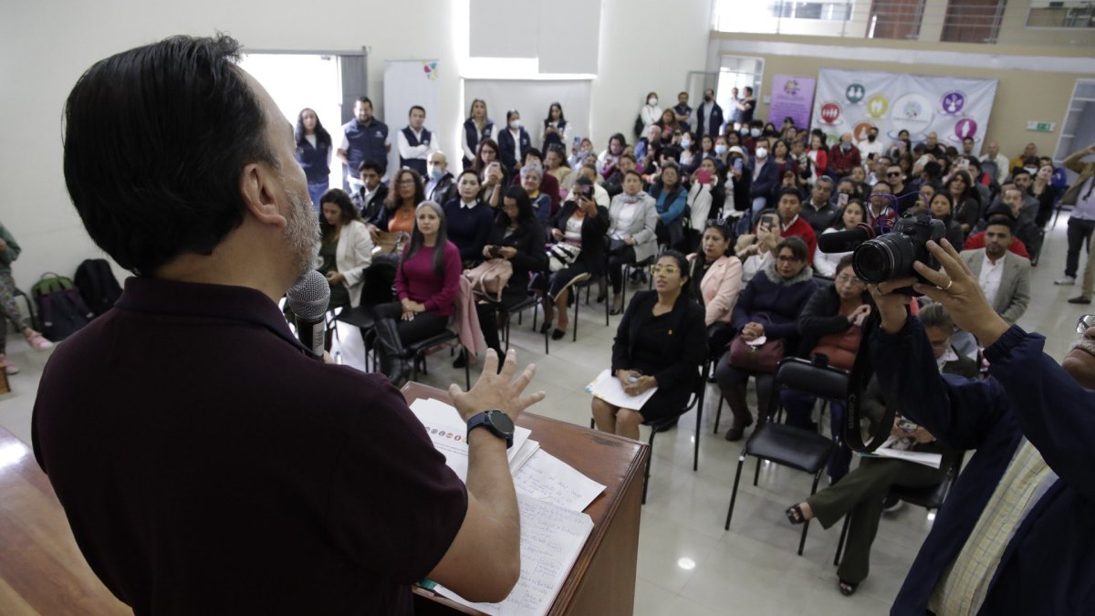 Muñoz se reunió con los representantes de varios colectivos que defienden diez temas de ciudad.