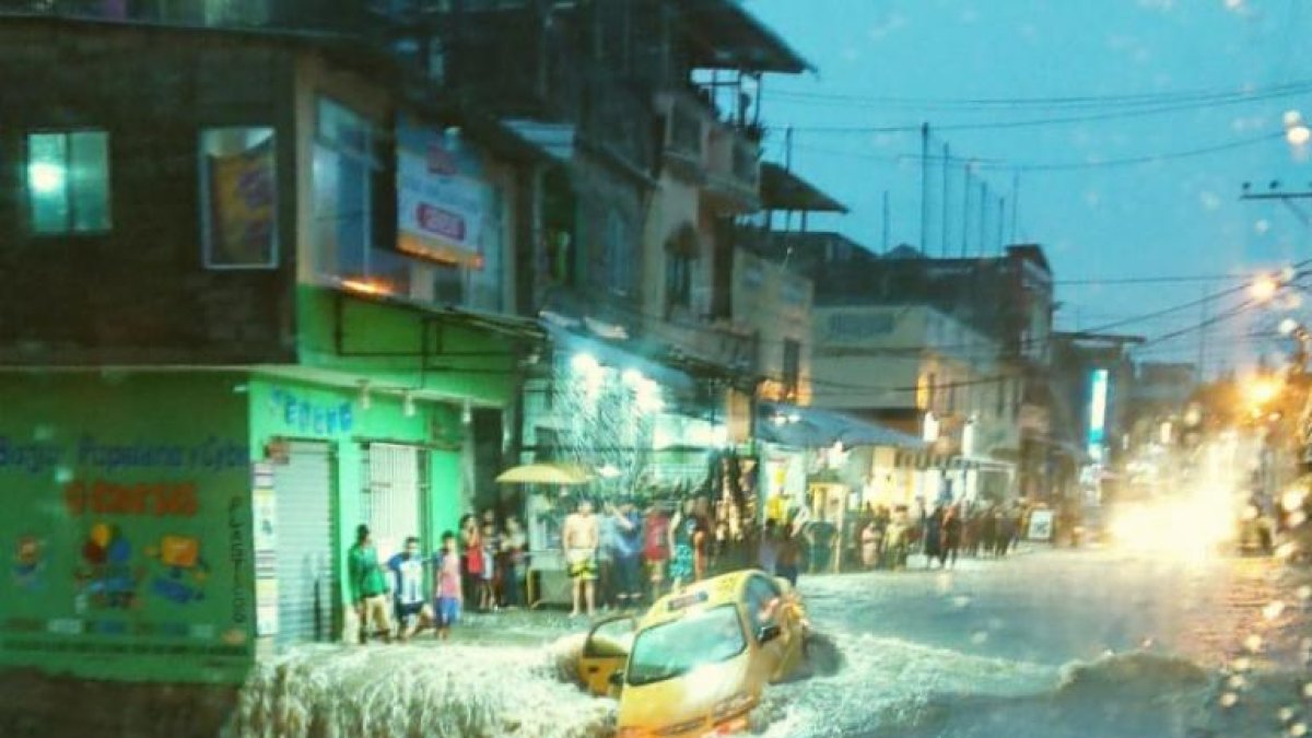 De este vehículo se quiso rescatar al ciudadano.