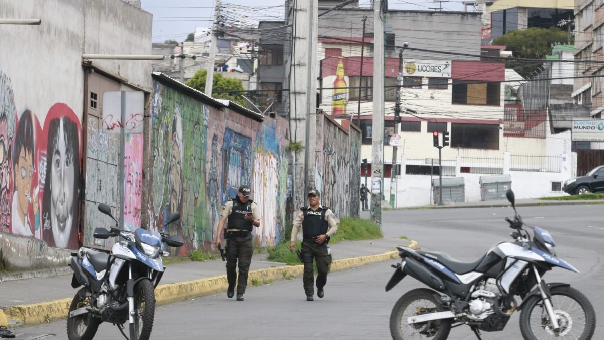Dos sujetos le habrían dicho al guardia del sitio que no muevan el vehículo porque tenía explosivos.