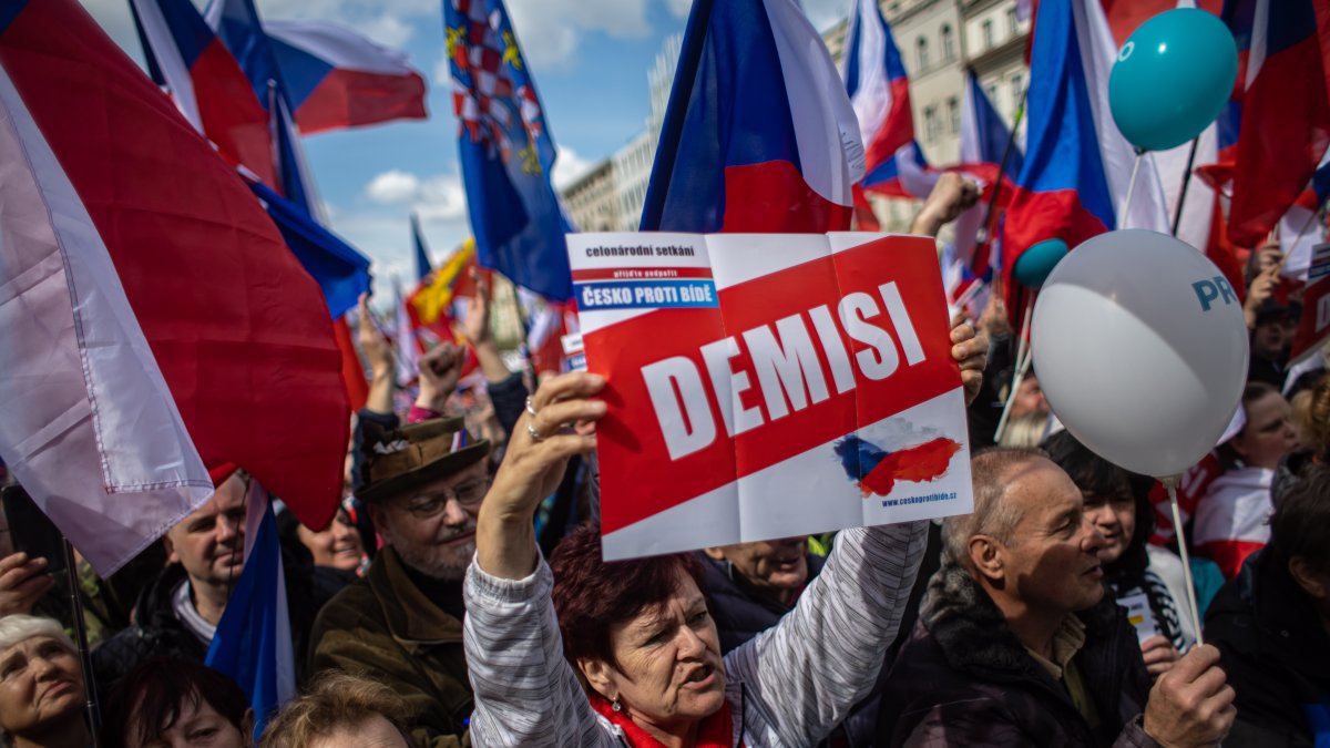 Marcha. Miles de checos salieron a las calles para protestar.