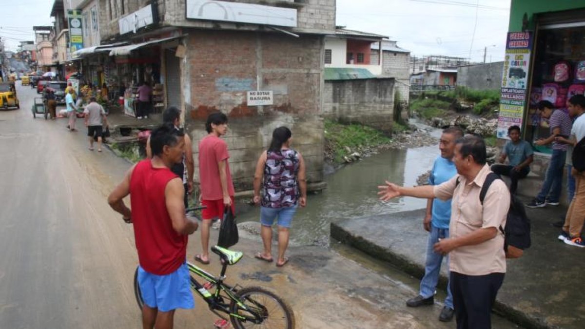 Los habitantes del sector intentaron, sin suerte, rescatarlo.