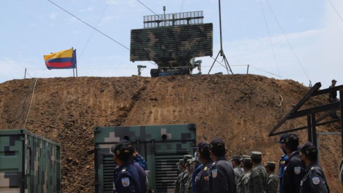 Artefacto. El aparato se instaló  en la cima del cerro manabita.