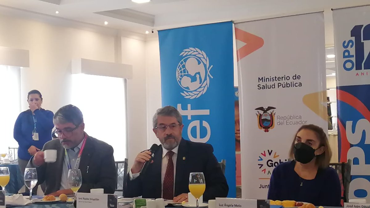 El ministro de Salud Pública, José Ruales Estupiñán, en un conversatorio.