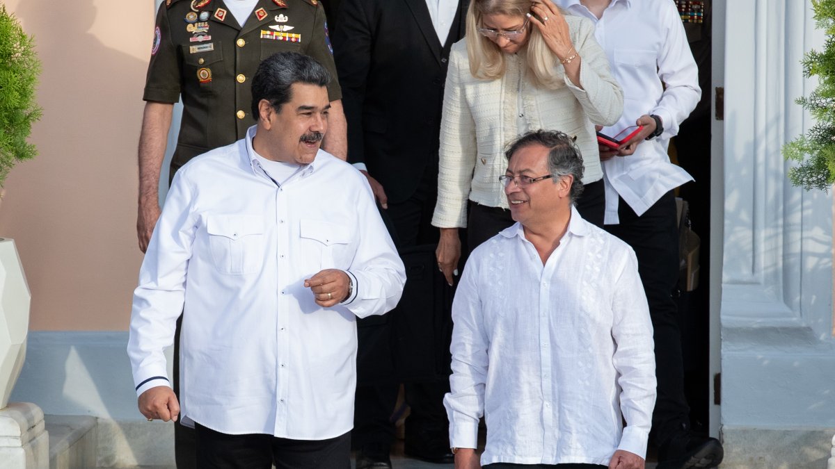 Fotografía del  7 de enero de 2023, tras el encuentro del presidente de Venezuela, Nicolás Maduro (i), al recibir a su homólogo de Colombia, Gustavo Petro, en Caracas (Venezuela).