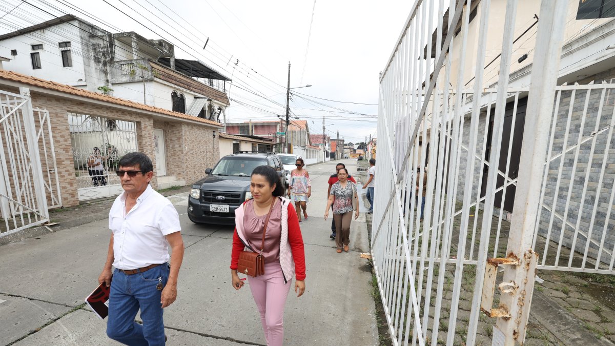 En contra. Los vecinos que presentaron la denuncia ante el Municipio se oponen al cierre de vías vehiculares.