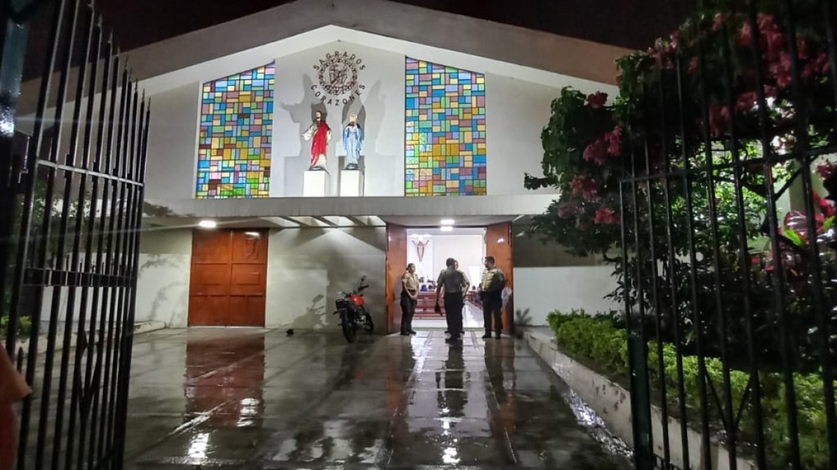 Un total de 45 policías se sumaron a la tarea de resguardar espacios públicos como las iglesias, en el distrito Portete.