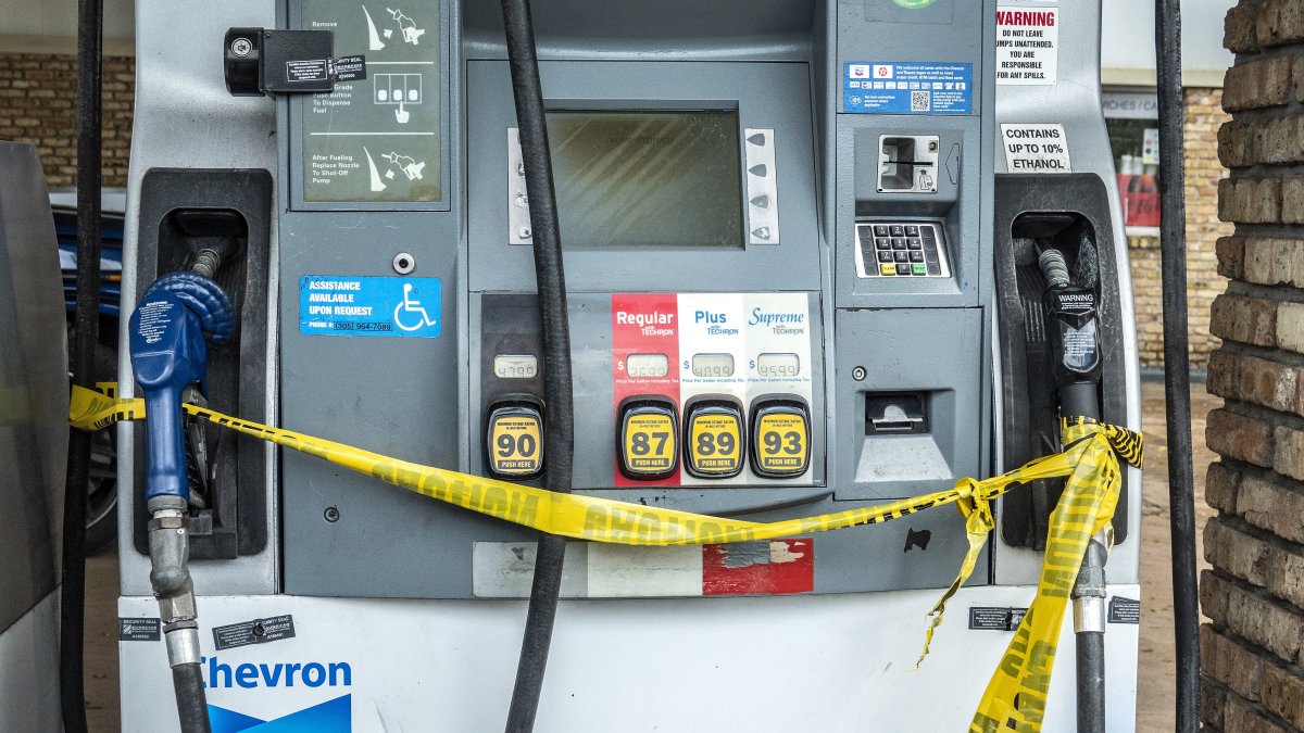 Una estación de gasolina en la que no hay servicio, este 17 de abril de 2023, en Miami, Florida (EE.UU.).