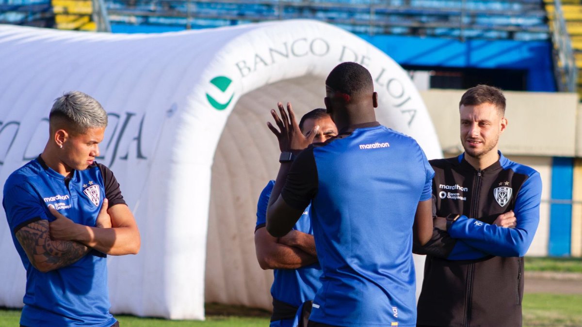 Los comandados por el entrenador Martín Anselmi (d) se alistan para su duelo copero.