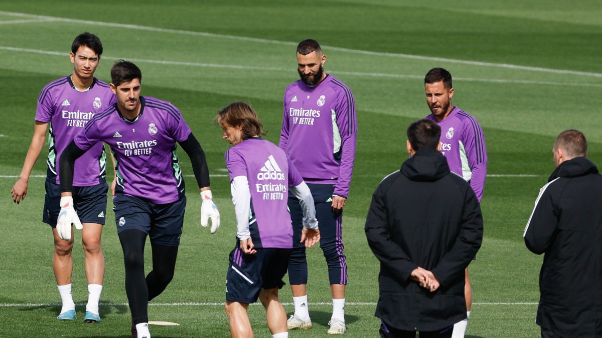 Los jugadores del Real Madrid llegan como favoritos al compromiso del martes 17 de abril ante el Chelsea por Champions League. Benzema (arriba) aparece como ‘arma letal’.