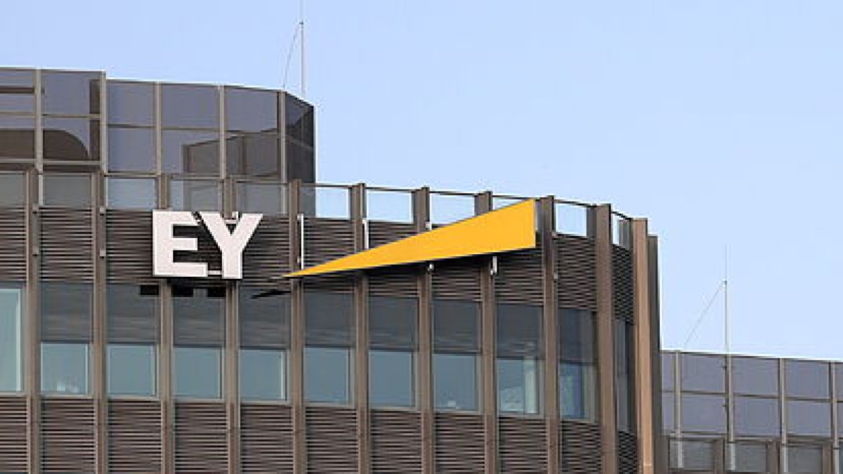 Ente.- El edificio donde funciona la empresa EY.