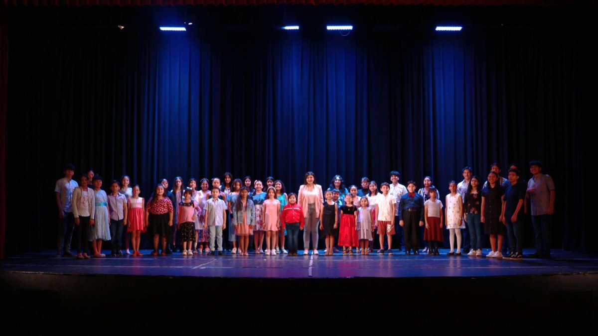 Los miembros del coro Infanto Juvenil del núcleo provincial de la CCE se apresta a cumplir su primera presentación oficial,