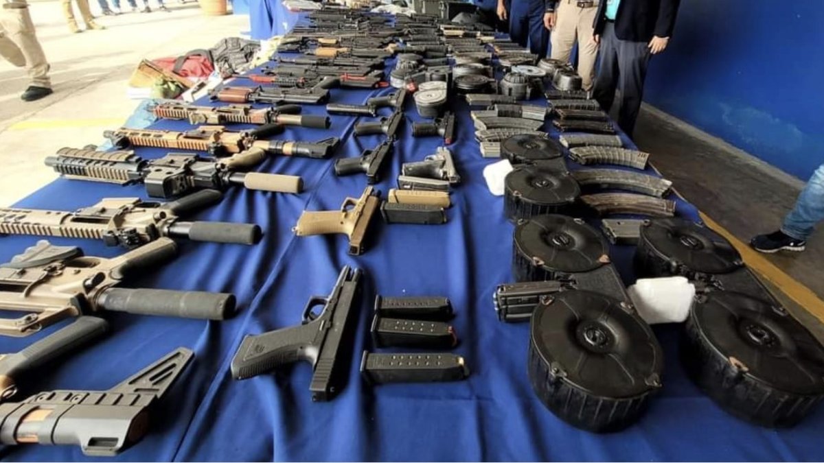  El agente Cintrón Rivera intentó persuadir de manera corrupta e intimidante a dos ciudadanos para que le mintieran a investigadores federales sobre el robo de las armas de fuego y las municiones.