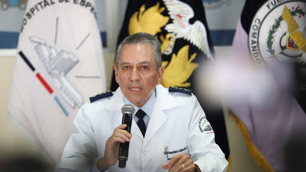 Francisco Garzón Director de Servicios de Salud Hospitalarios del Hospital Militar de Quito da detalles del Estado de Salud del presidente Guillermo Lasso