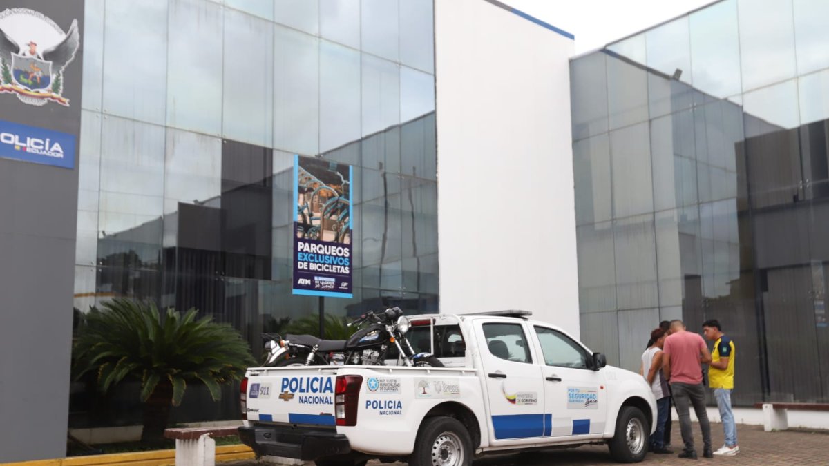 Los sujetos son sospechosos de robar a varias personas del sector.