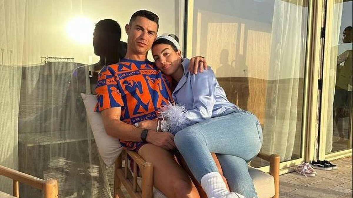 La pareja, que está junta desde 2016, vive una vida de lujos.