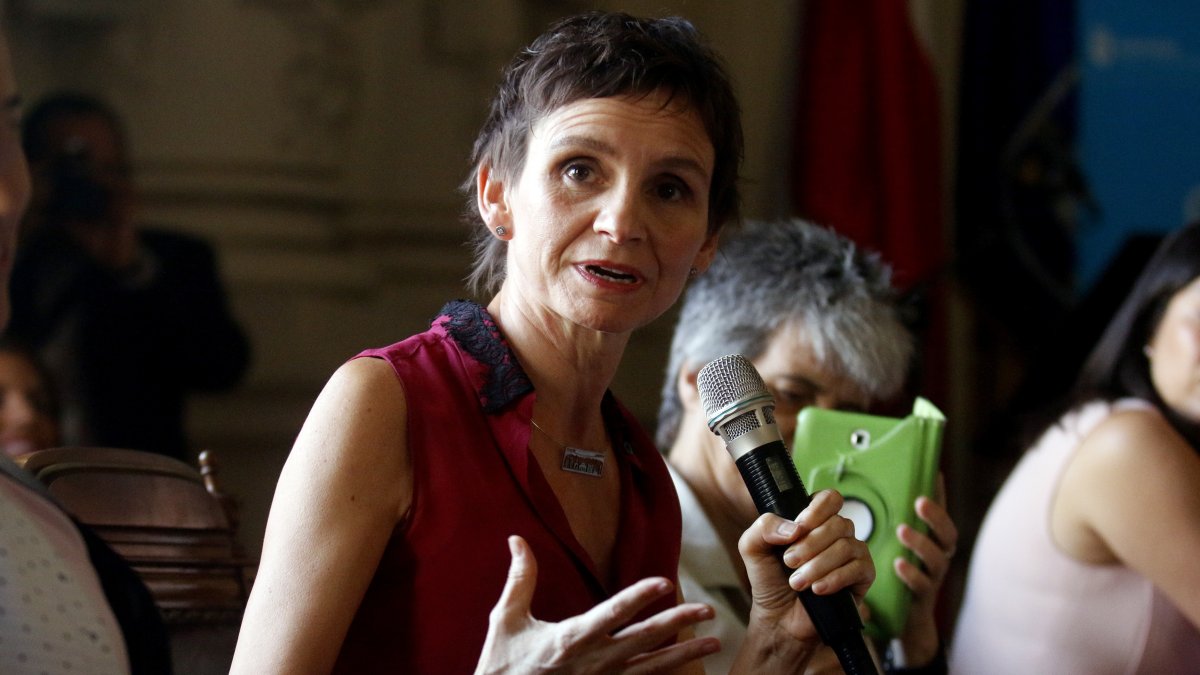 Fotografía de archivo en la que se registró a la ministra del Interior de Chile, Carolina Tohá, en Santiago de Chile.