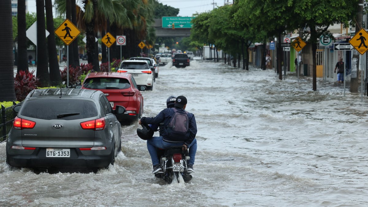 GUAYAQUIL SUFRIO UNA FUERTE INUNDACION POR LAS FUERTE LLUVIA QUE CAYO EN LA MADRUGADA 23 DE MARZO DEL 2023 GUAYAQUIL-ECUADOR