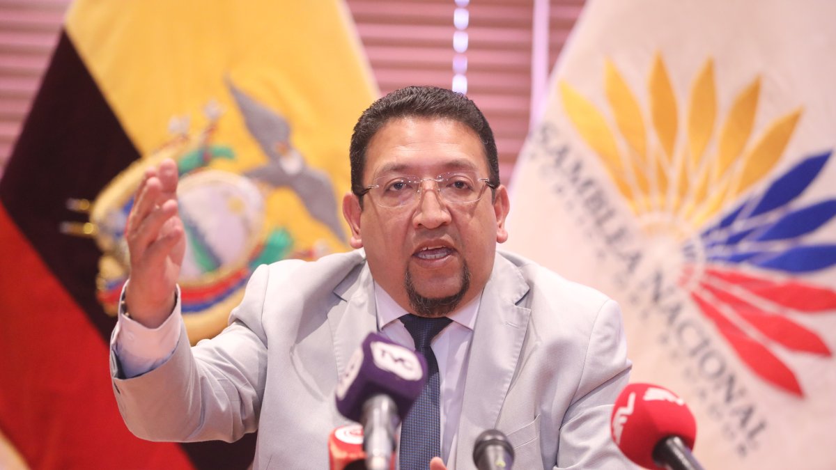 Virgilio Saquicela cuestionó la dilación del presidente para dictar la disolución.