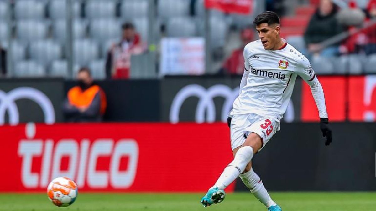 Piero Hincapié es titular fijo en la defensa de Bayer Leverkusen