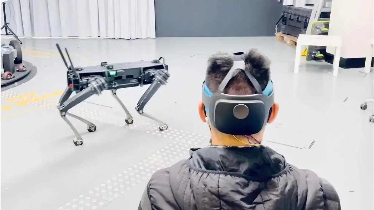 COn una cinta o diadema flexible en la cabeza, se podrá controlar a través de ella a un robot con la mente.