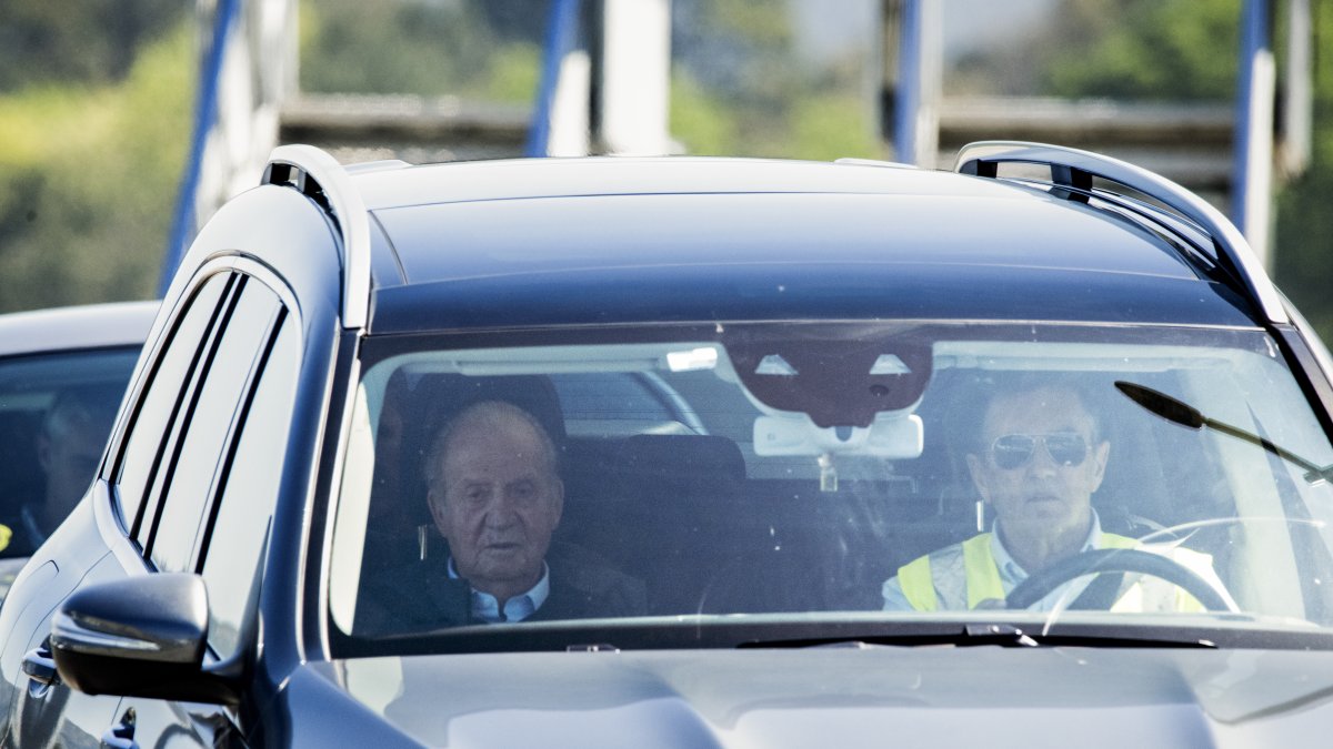 El rey emérito Juan Carlos  a su llegada a España.