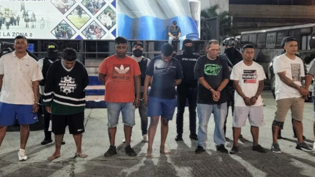 El operativo para capturarlos se desarrolló la noche martes. Hubo enfrentamientos entre policías y allegados a los 11 capturados.