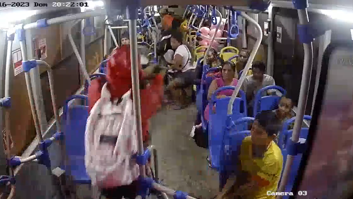 Caso. El hecho quedó registrado en cámaras del bus.