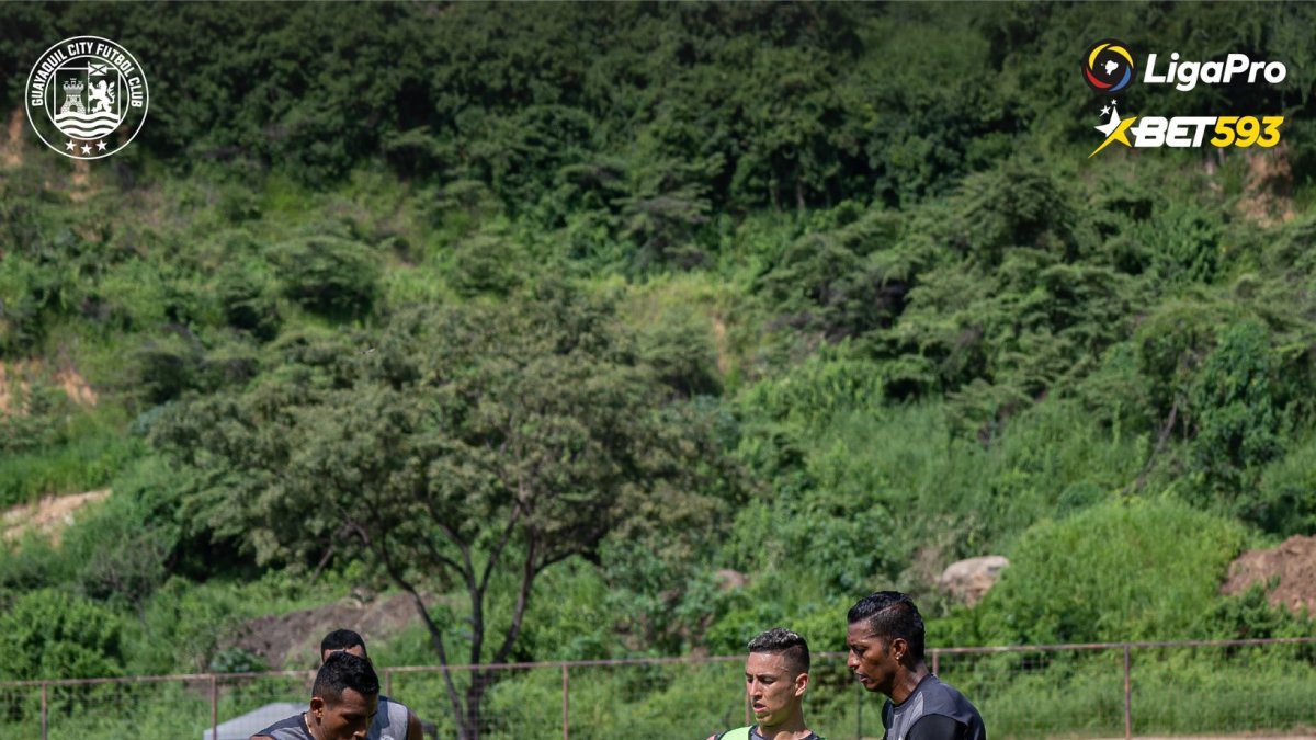 Miguel Parrales (c) liderará la ofensiva de los ciudadanos.