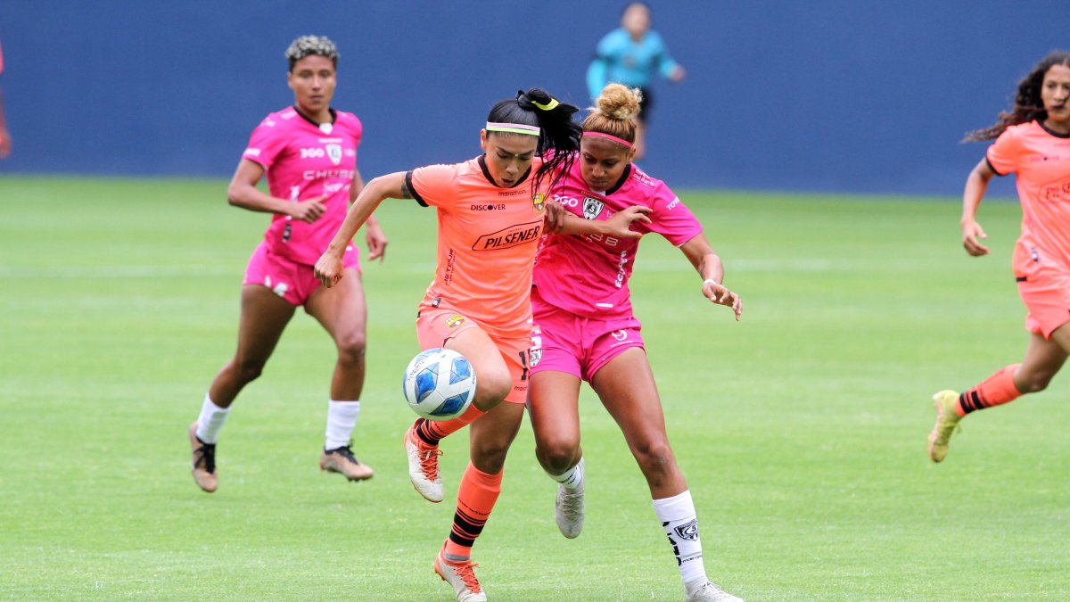 Dragonas Independiente del Valle y Barcelona son candidatos al título de la Superliga.