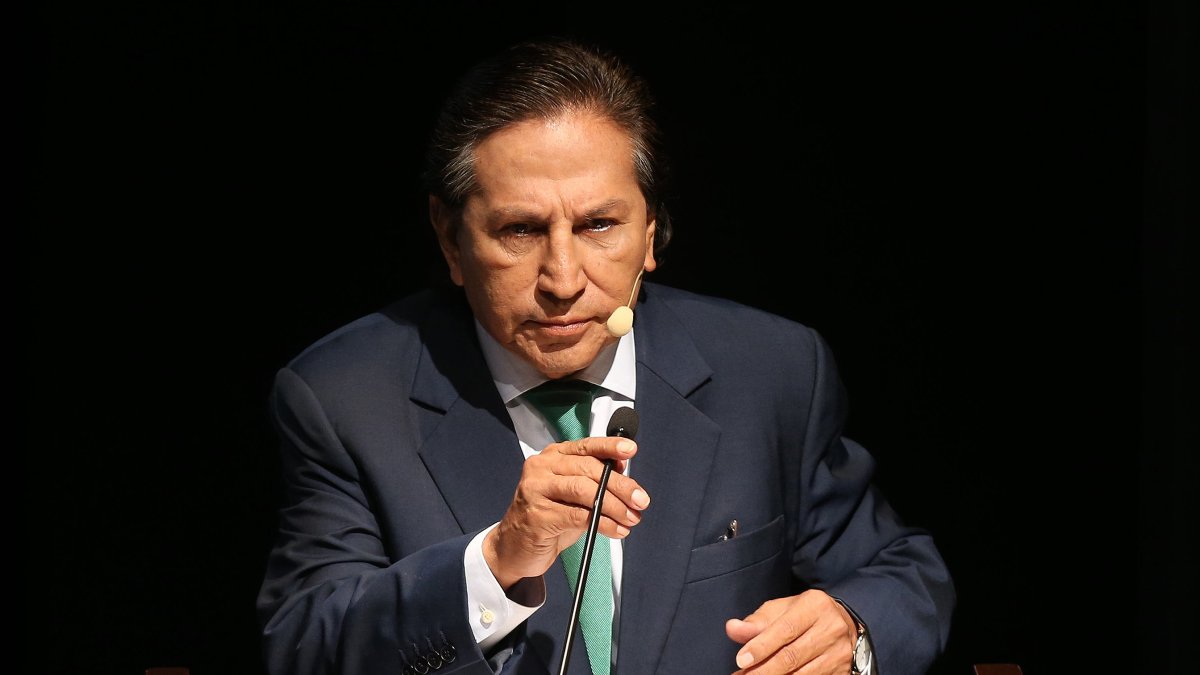 El expresidente peruano Alejandro Toledo fue registrado este jueves, 20 de abril, al posar, durante una entrevista exclusiva con Efe, en Menlo Park (California, EE.UU).