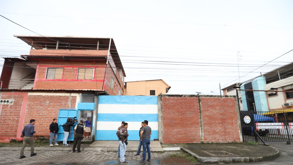 Explosión. El artefacto lanzado a un garaje era un taco de dinamita.