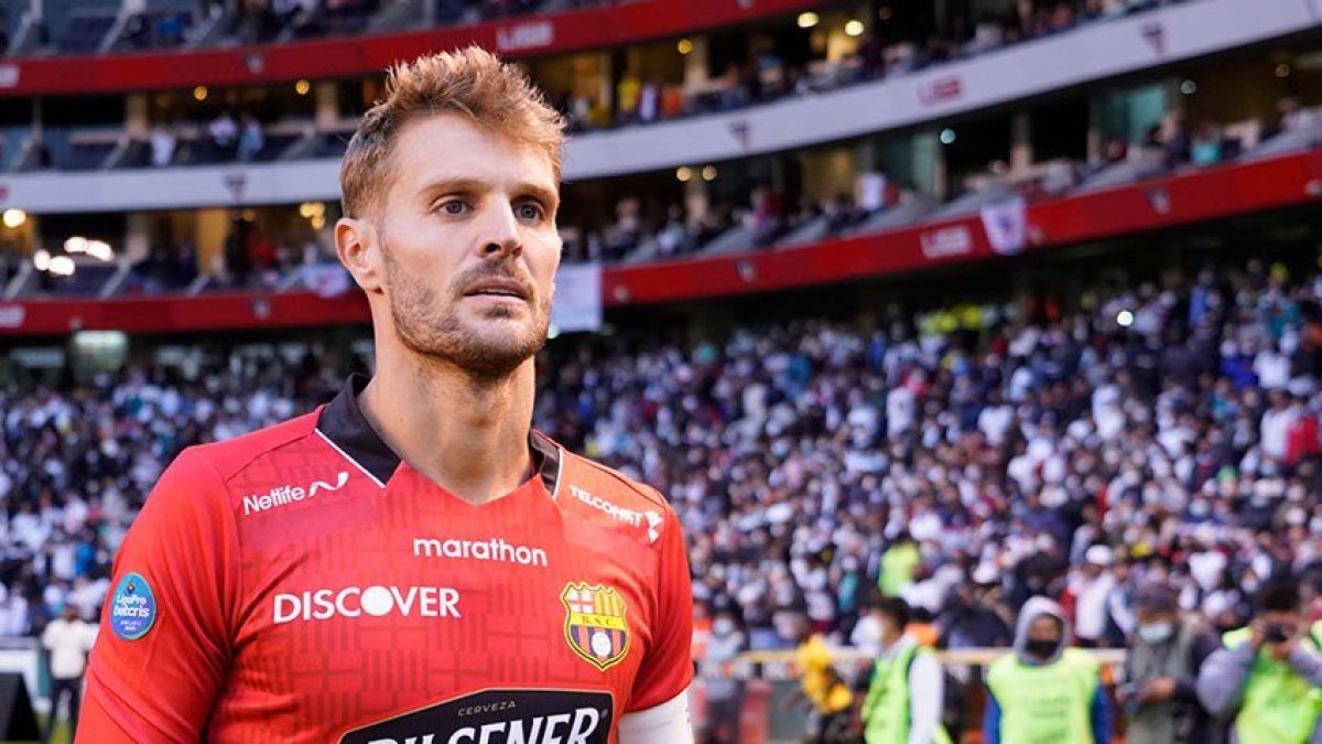 El meta argentino, golero de Barcelona, es fundamental en el equipo de Fabián Bustos.