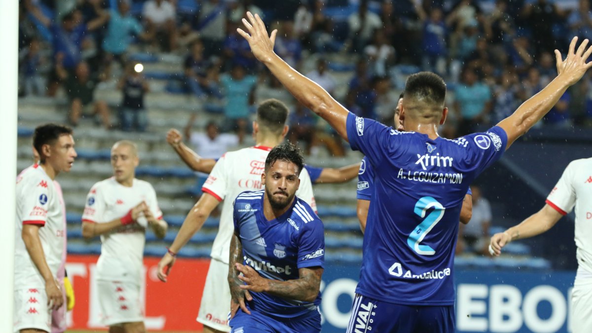 Emelec se impuso 1-0 a Huracán, en la segunda fecha de la Copa Sudamericana.
