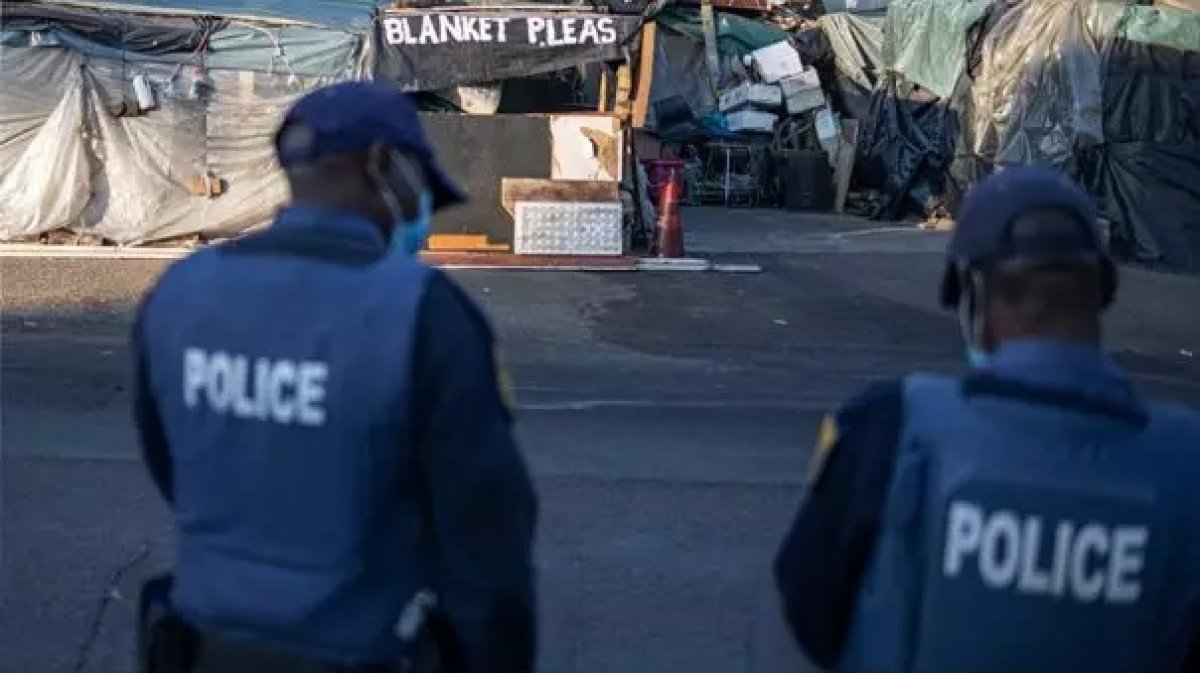 hombres armados desconocidos irrumpieron en una casa  y dispararon