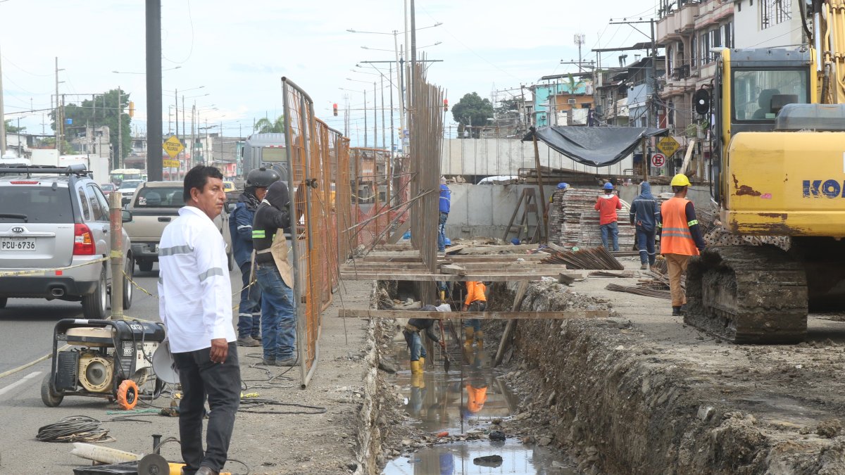 Los carriles norte-sur de la avenida 25 de Julio están cerrados.