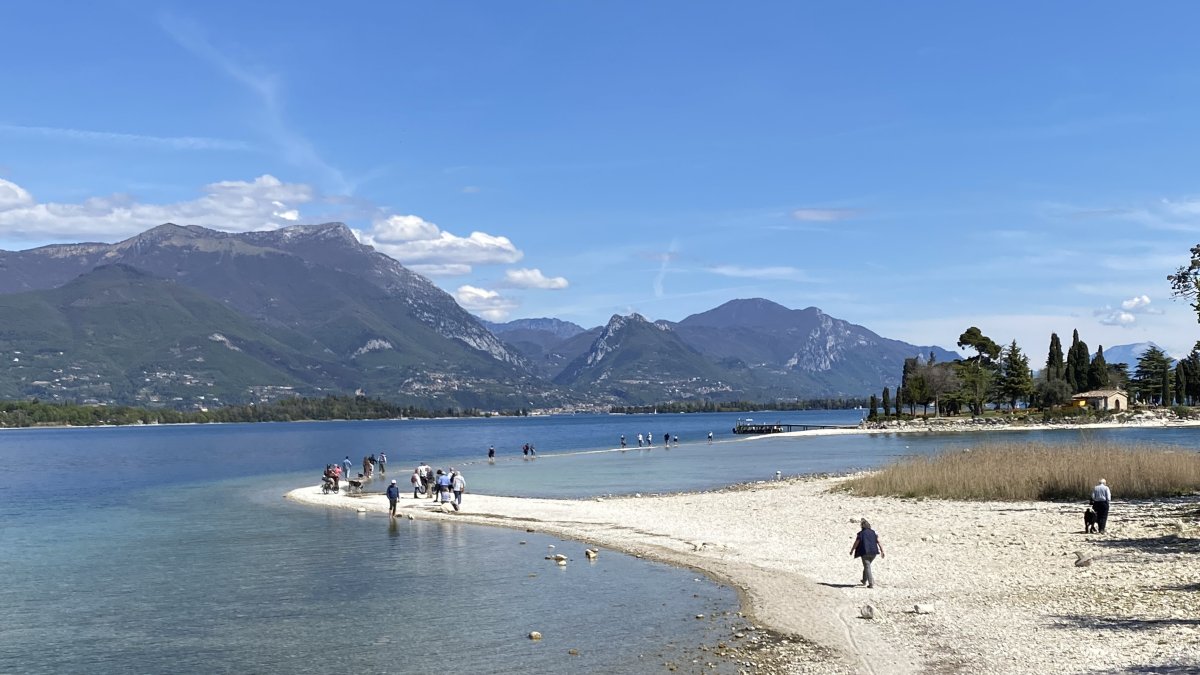 Vista del Lago de Garda, en el norte de Italia entre los Alpes y la llanura padana, también conocida como valle del Po.