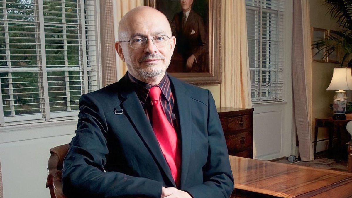 El catedrático y empresario ecuatoriano falleció durante la noche del viernes 21 de abril.