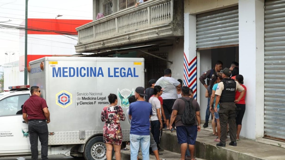 Los cadáveres fueron llevados hasta el laboratorio de criminalística