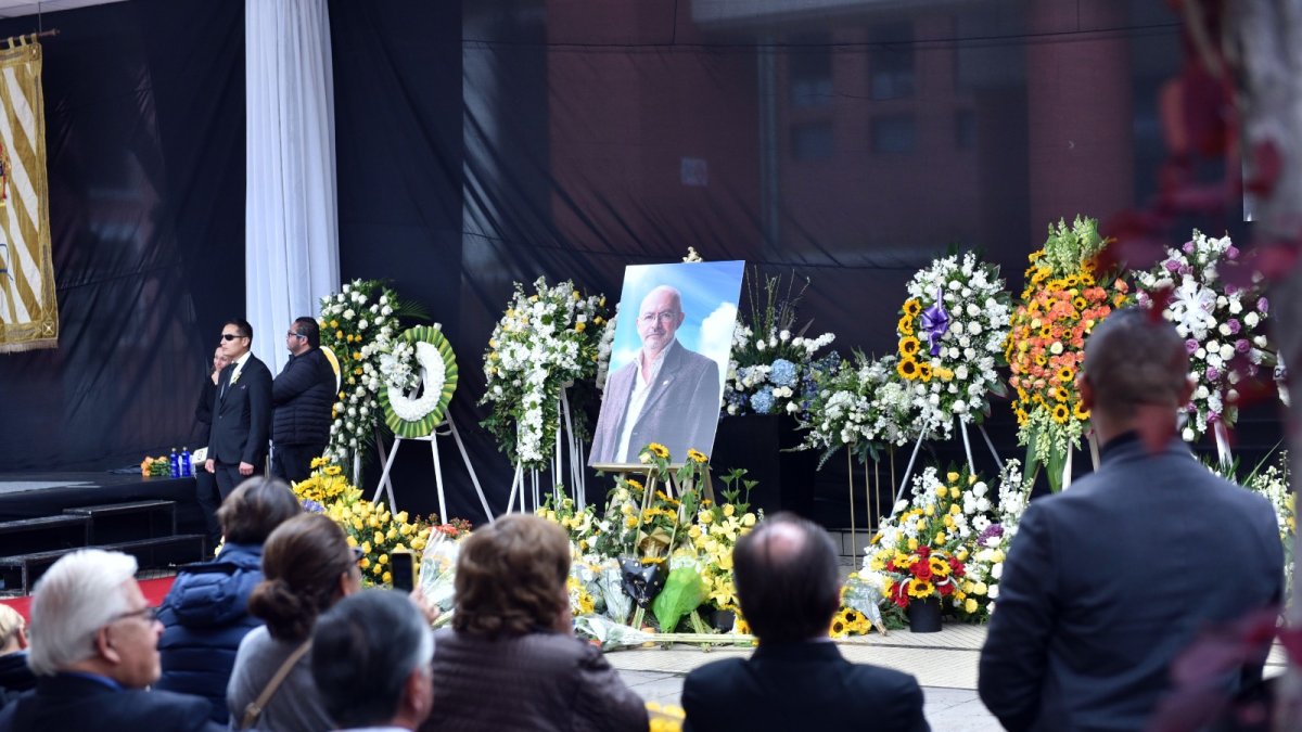 Funeral. Cientos de personas despidieron a Santiago Gangotena, fundador de la Universidad San Francisco de Quito.
