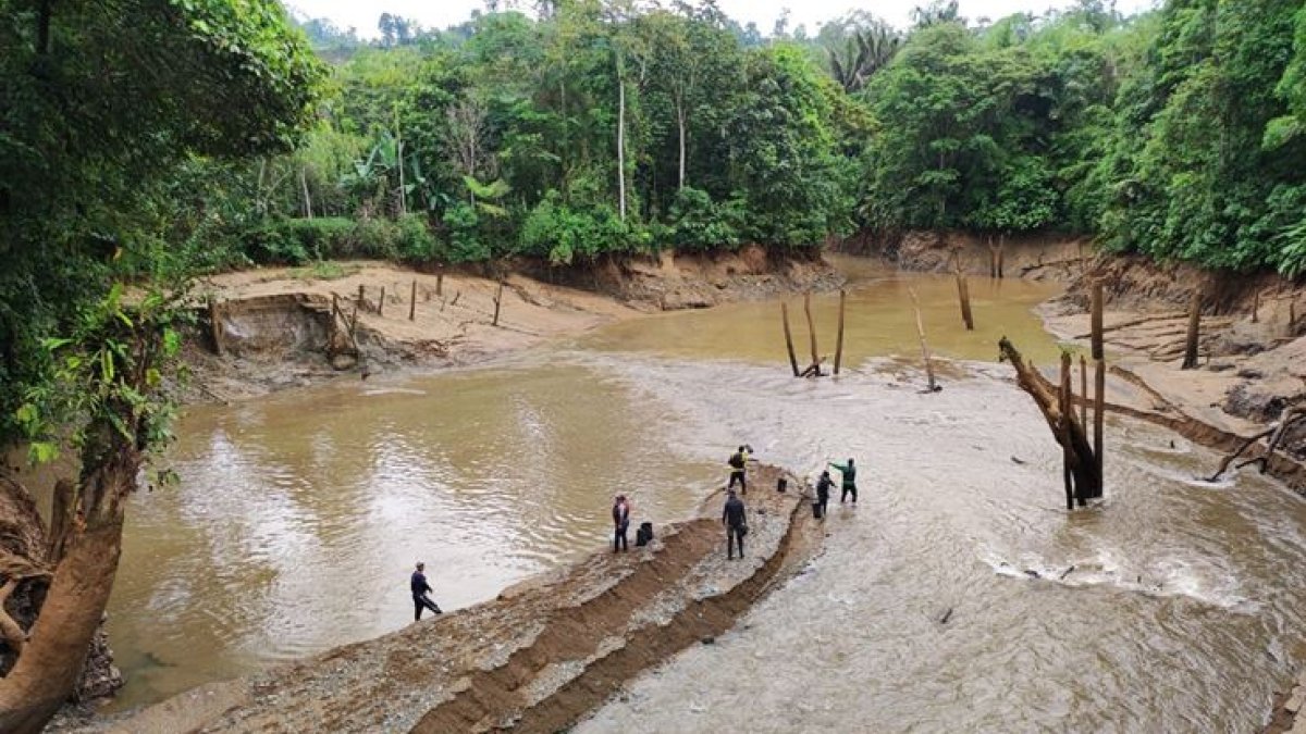 Los sedimentos son arrastrados por el río Guayllabamba y se acumulan en el embalse de la central hidroeléctrica