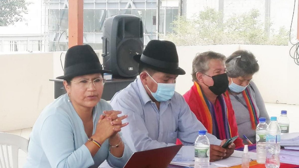 Militancia. Cecilia Velasque y Jorge Herrera (de sombrero negro), en un evento de Pachakutik.