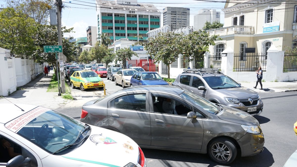 Quito. El tráfico que enfrenta la ciudadanía, a cualquier hora del día, es uno de los mayores problemas y la principal demanda de los quiteños. 