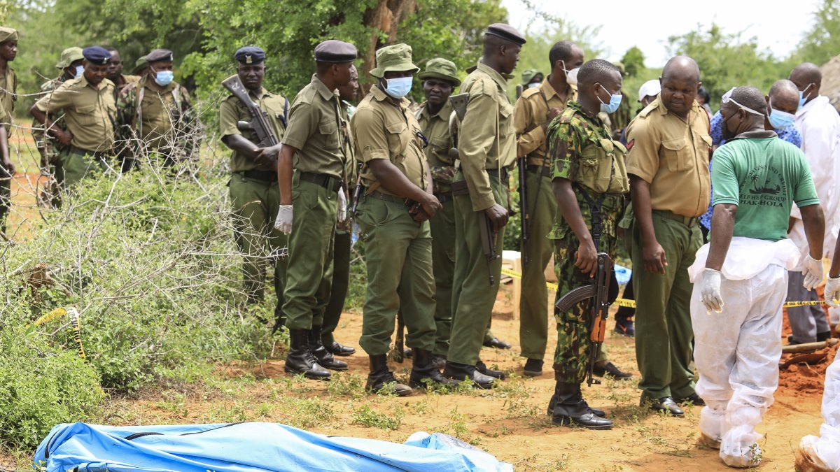 Agentes de la Policía de Kenia, investigan estos hechos.