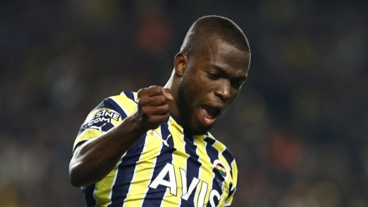 Valencia saltó de titular y participó los 90 minutos con su equipo.